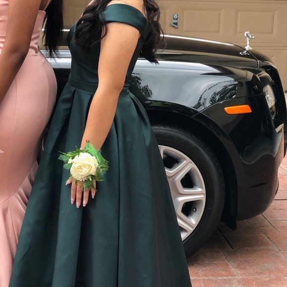 PROM DRESS - Picture 2 of 8